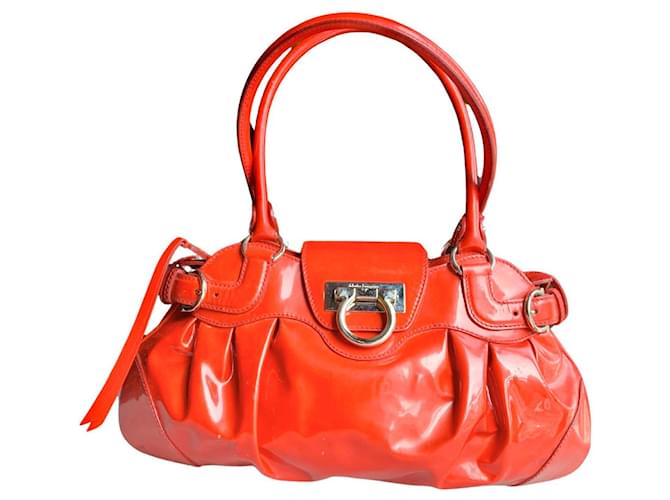 Salvatore Ferragamo Borsa FERRAGAMO in vernice. Rosso