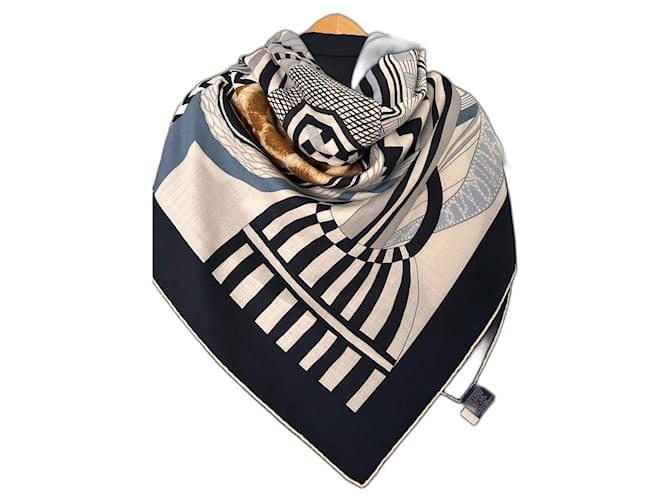 scialle 140 La sella immaginaria di Hermès Bianco sporco Blu navy Cammello