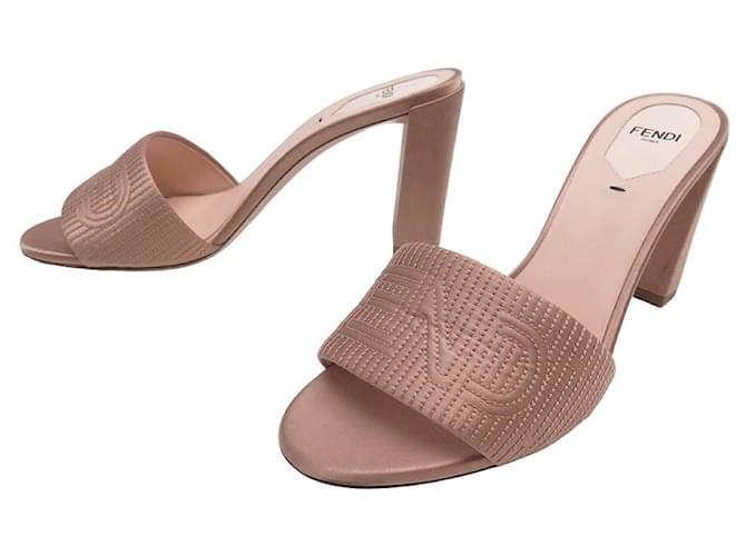SCARPE LOGO FENDI 39.5 MULES ROSA CON TACCO IN RASO + SANDALI CON TACCO A CASSETTA