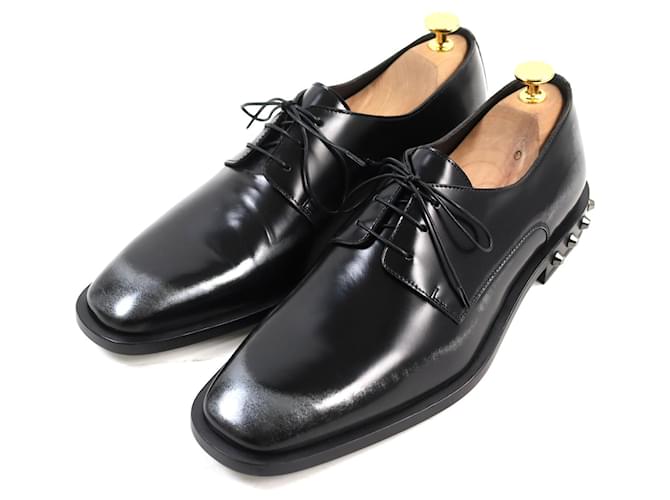 Scarpe in pelle chiodate Jimmy Choo nere