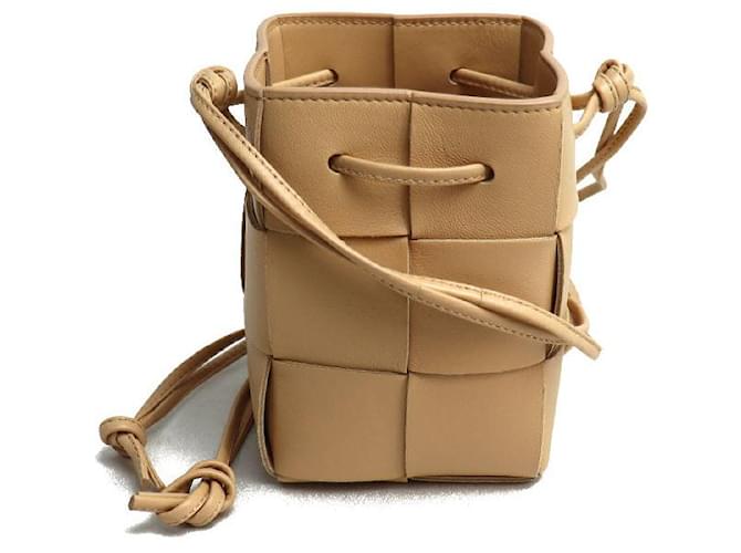 Borsa a spalla Mini Cassette in pelle di agnello di Bottega Veneta Beige