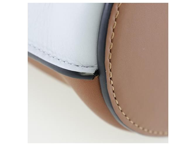 Borsa a spalla in pelle di vitello forata Loewe Anagram Grigio