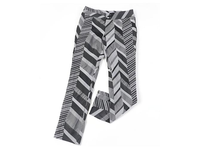Pantaloni in nylon poliestere grigi per donne Issey Miyake Marrone