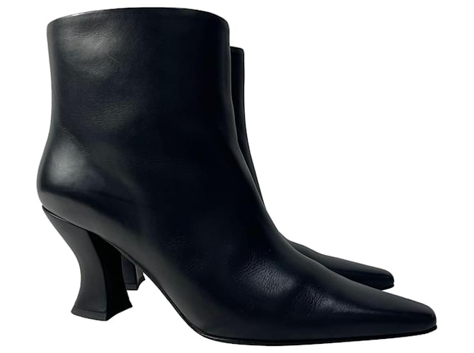 Stivali alla Caviglia Cloud di Bottega Veneta in Pelle di Vitello Nera Nero