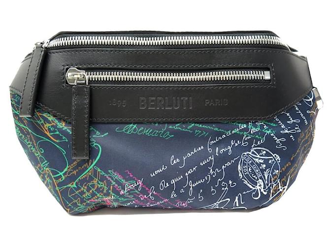 NUOVO SACCO BANANA BERLUTI COMPLICE SCRITTO CANVAS E PELLE BANDOULIERE BUMBAG