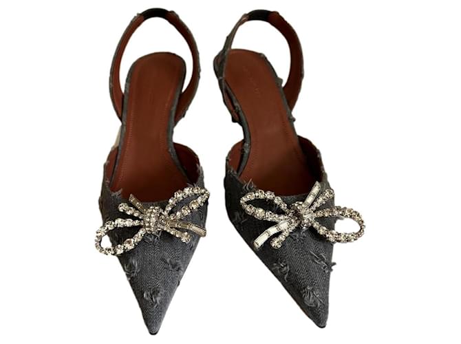 Amina Muaddi V Grigio