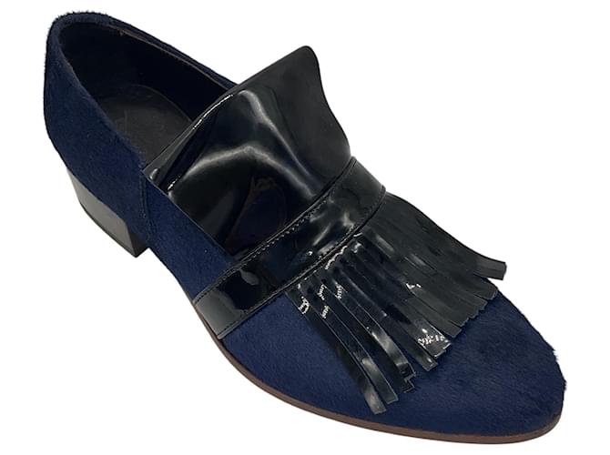 Autre Marque Mocassino in pelle verniciata blu navy / nero con frange in pelo di vitello di Billy Reid