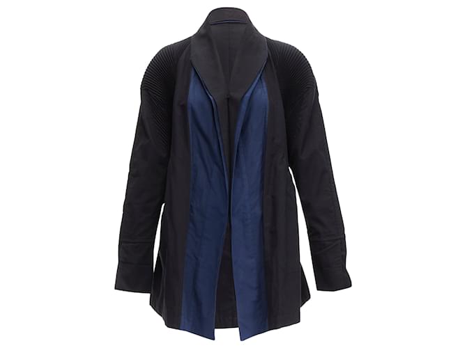 Cappotto in misto cotone plissettato con spalle D di Issey Miyake Nero