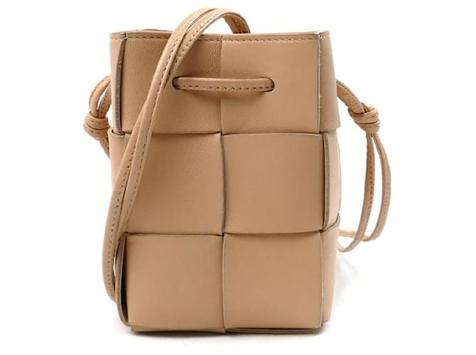 Borsa a Spalla Mini Cassette Bucket di Bottega Veneta Beige