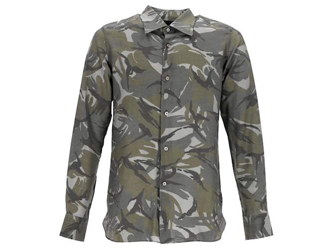 Camicia a maniche lunghe con stampa camouflage Tom Ford in viscosa khaki Verde Cachi
