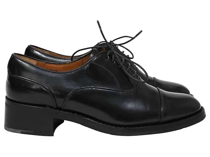 Oxfords in pelle nera di Church's con lacci Nero