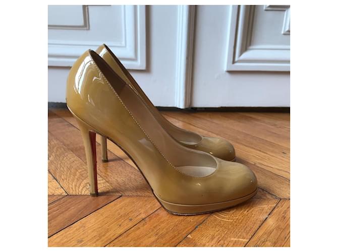 CHRISTIAN LOUBOUTIN Tacchi T.EU 39.5 Pelle verniciata Beige