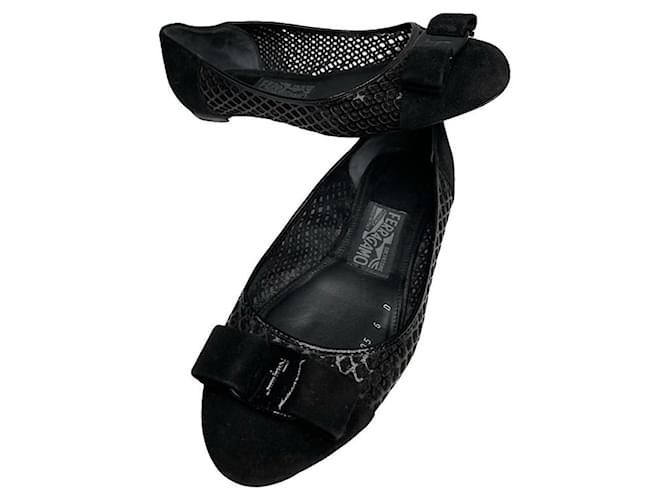 Salvatore Ferragamo Vara Ballerine in Pelle Verniciata Nera Nero