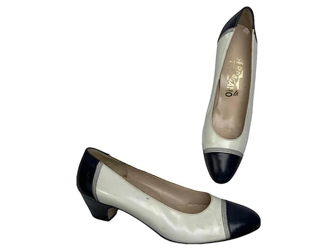 Tacco in pelle nera Salvatore Ferragamo Nero