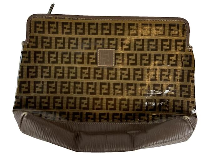 Borsa Fendi Baguette in pelle verniciata marrone