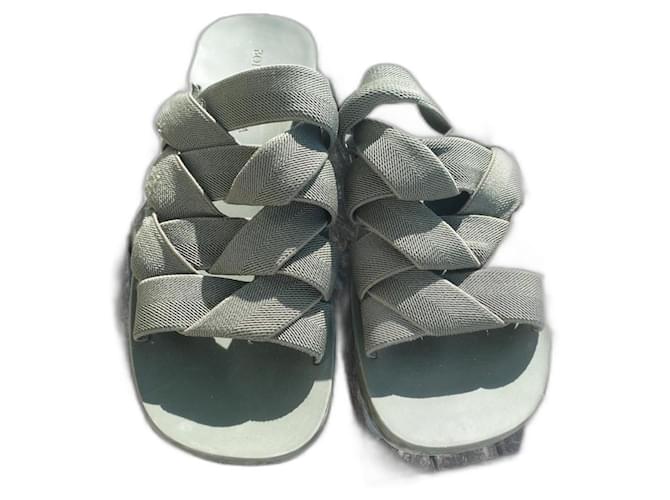 Sandali da uomo Bottega Veneta numero 42 con alcune tracce, vedere foto. Verde