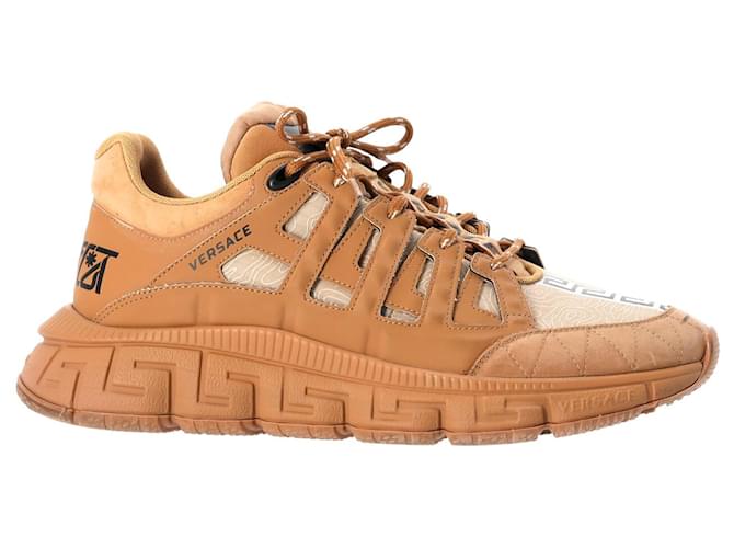 Sneakers Trigreca con lacci in pelle beige di Versace