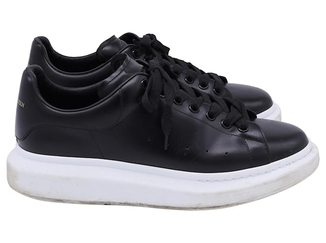 Sneakers Oversized Alexander McQueen in pelle di vitello nera Nero