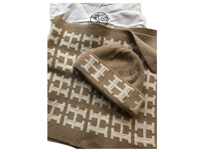 Set sciarpa e cappello Hermès in cashmeere Beige