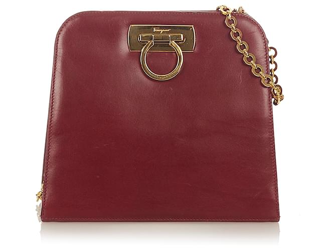Salvatore Ferragamo Borsa a tracolla Ferragamo Gancini in pelle rossa Rosso Bordò