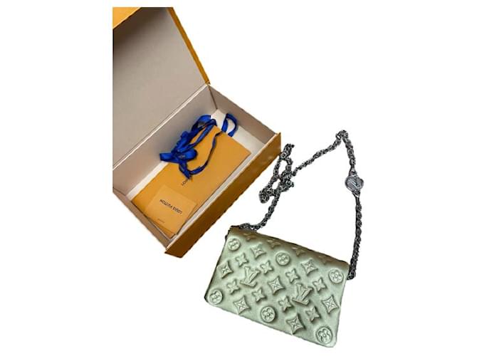 Borsa a cuscino d'oro Louis Vuitton