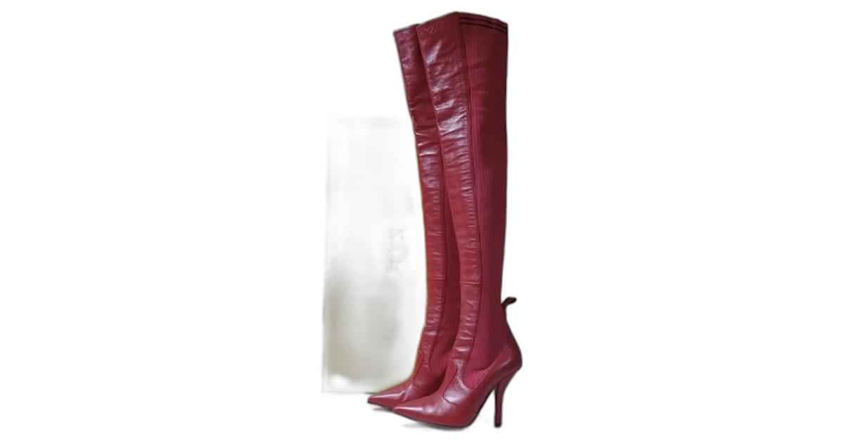 Stivaletto a calzino Fendi Rockoko in pelle rossa Bordò