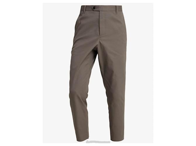 Nuovi pantaloni chino da uomo di All Saints Cachi