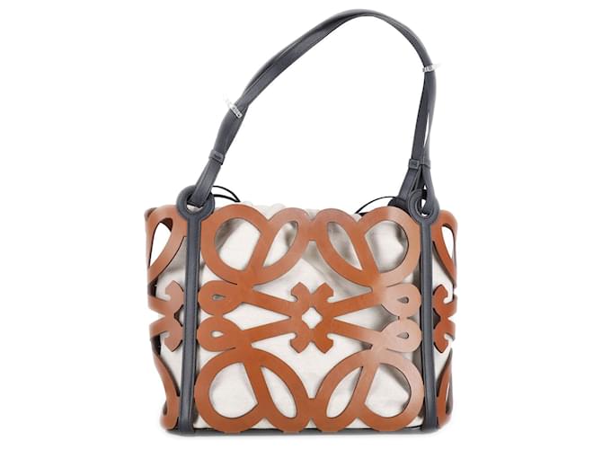 Loewe Small Anagram Cut-Out Tote in pelle di vitello marrone Pelle