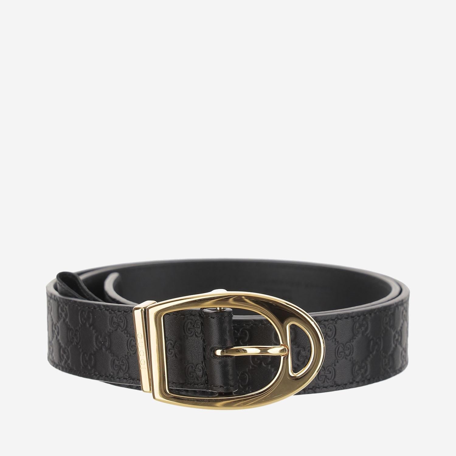 Cintura con fibbia a forma di staffa